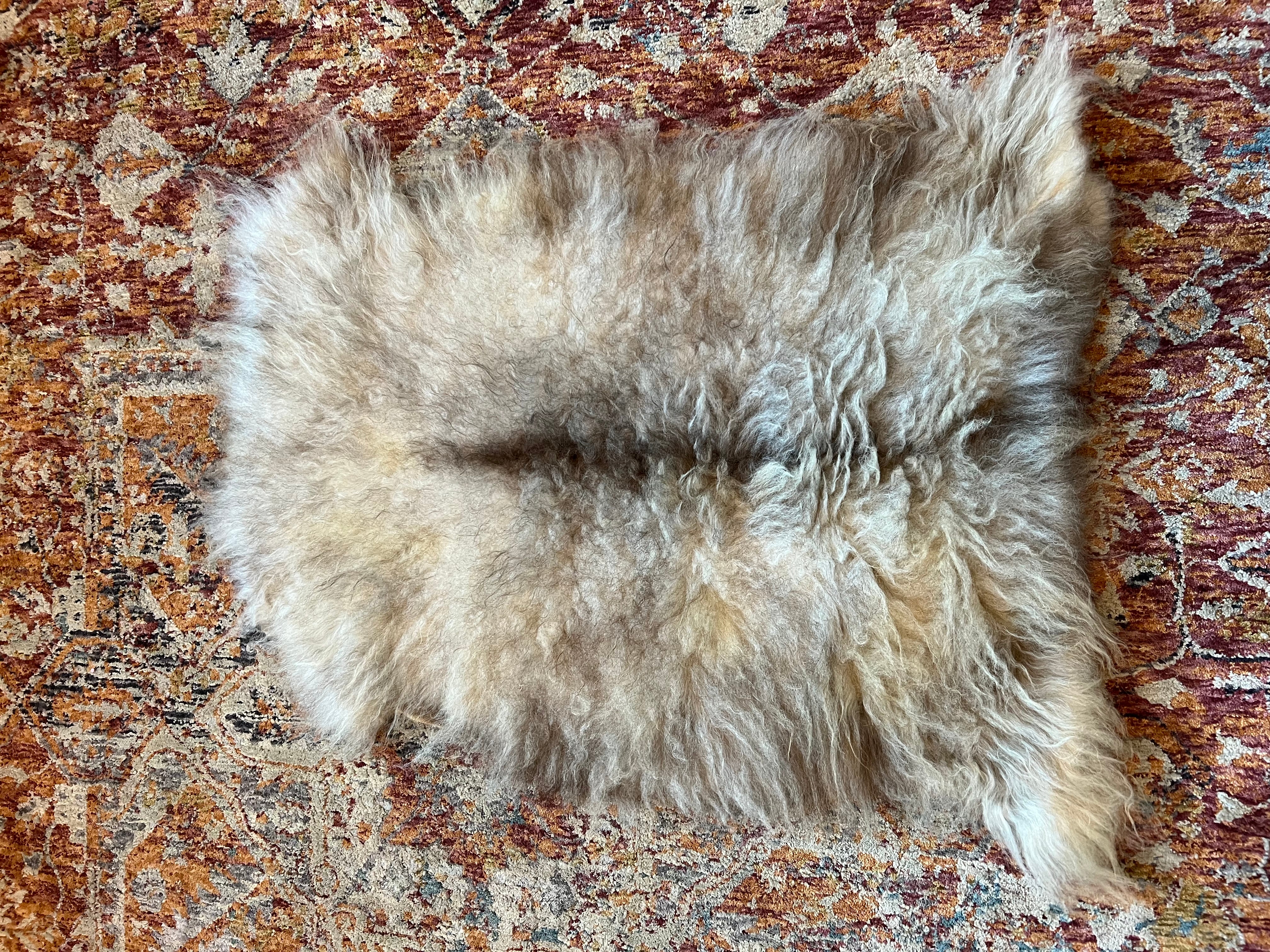 Arlo Icelandic Sheepskin Rug (medium length)
