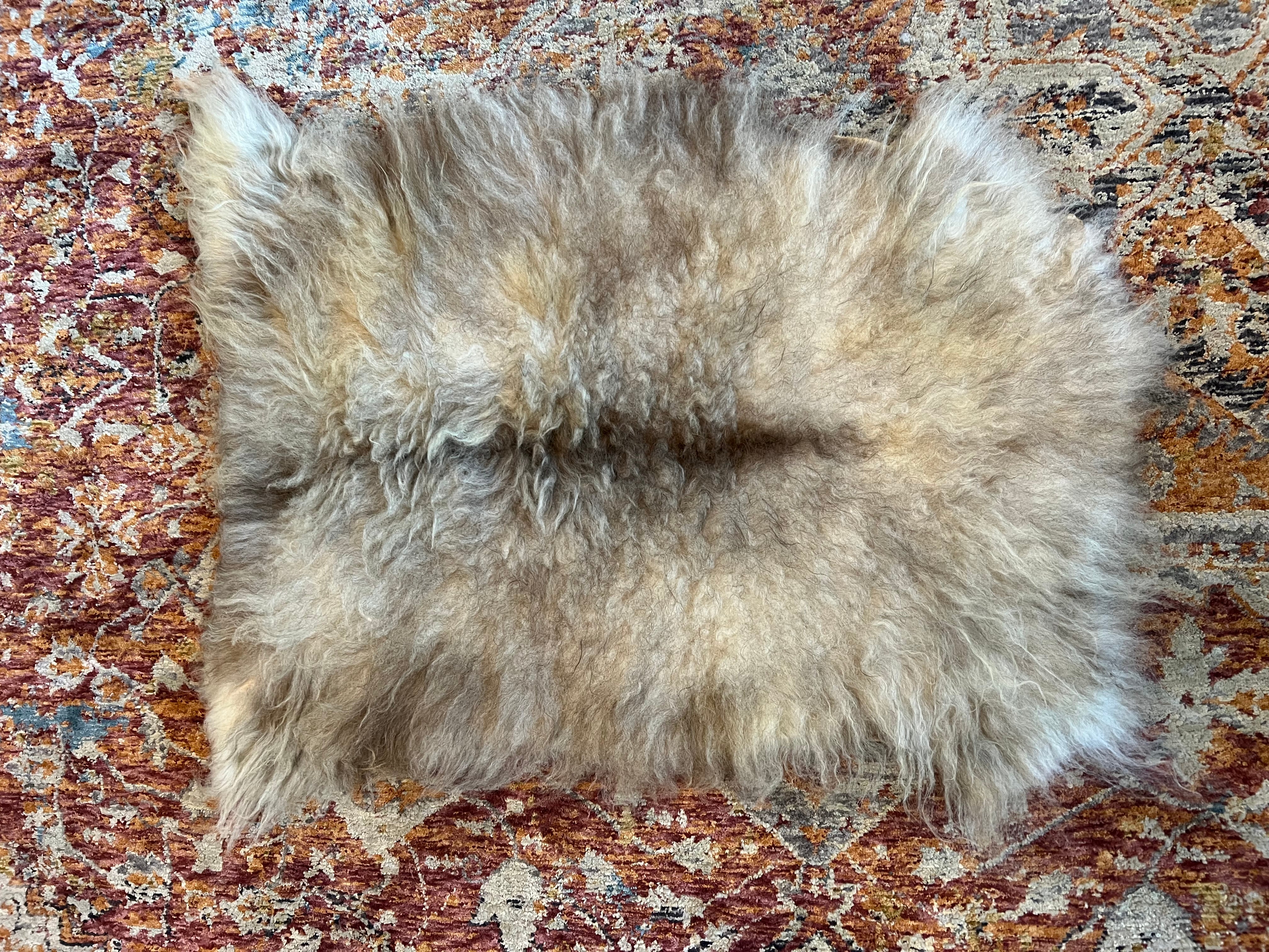 Arlo Icelandic Sheepskin Rug (medium length)